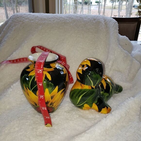 Seal & Vase  - Picture 5 of 5